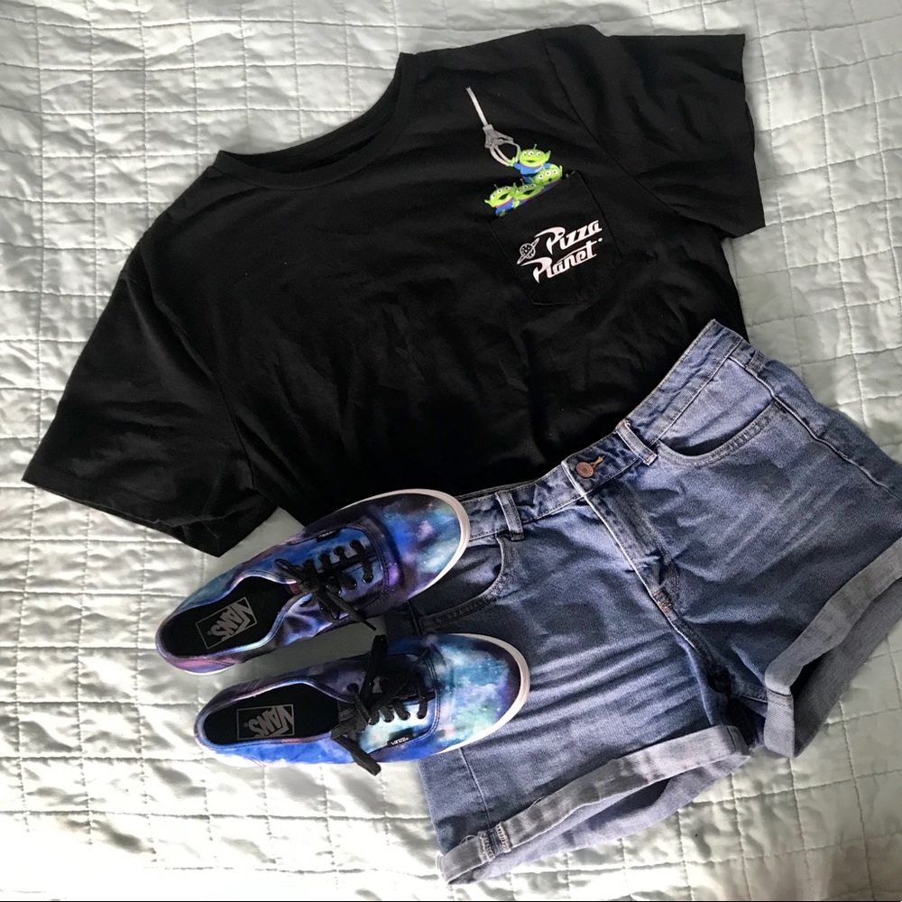 DISNEY/PIXAR TOY STORY pizza planet pocket t-shirt